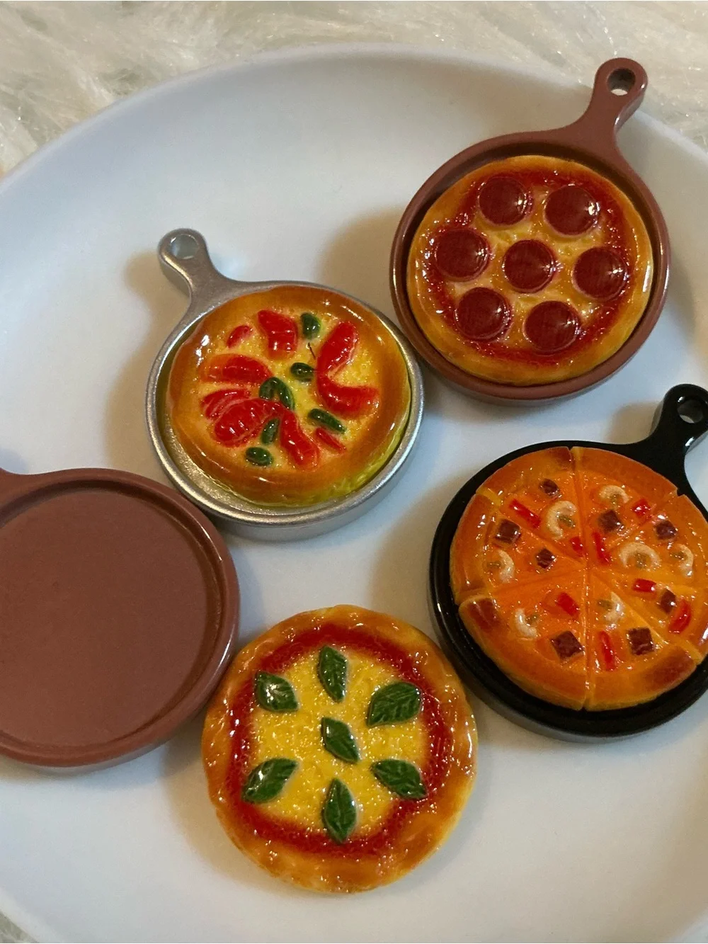 8pc miniature pizzas and oven pans dollhouse accessories